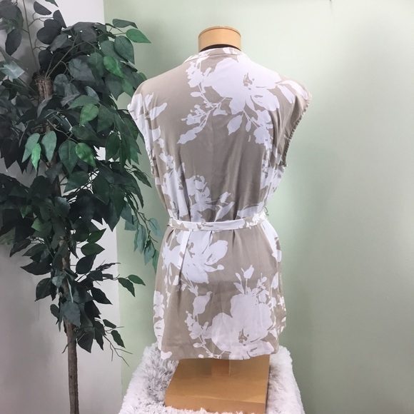 Liz Claiborne Large tan and white belted sleeveless top - Picture 5 of 14